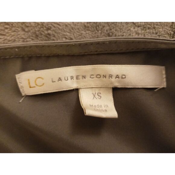 LC Lauren Conrad S/XS Floral Grey Sleeveless Blouse - Picture 4 of 6